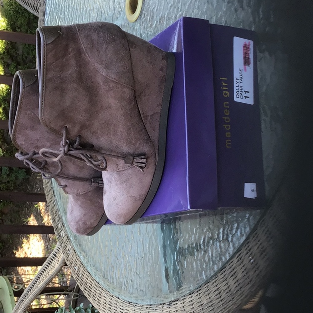 New wedge style Dallyy Dark Taupe shoes